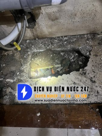 Rò rỉ nước âm nền gây tốn kém chi phí tiền nước của người dân