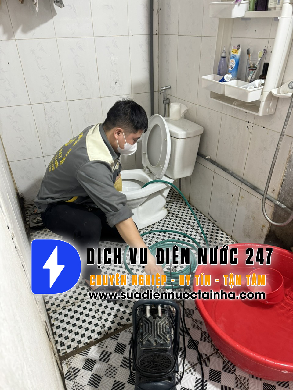 Dịch vụ thông tắc bồn cầu nghẹt giá rẻ ở Hoàn Kiếm Hà Nội