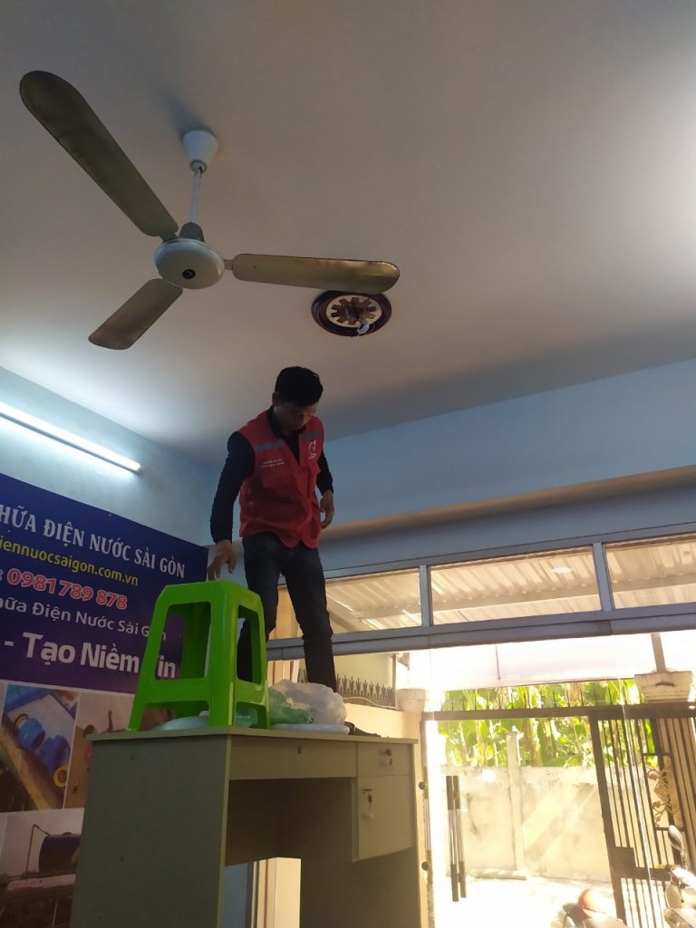 thợ lắp đặt quạt trần giá rẻ