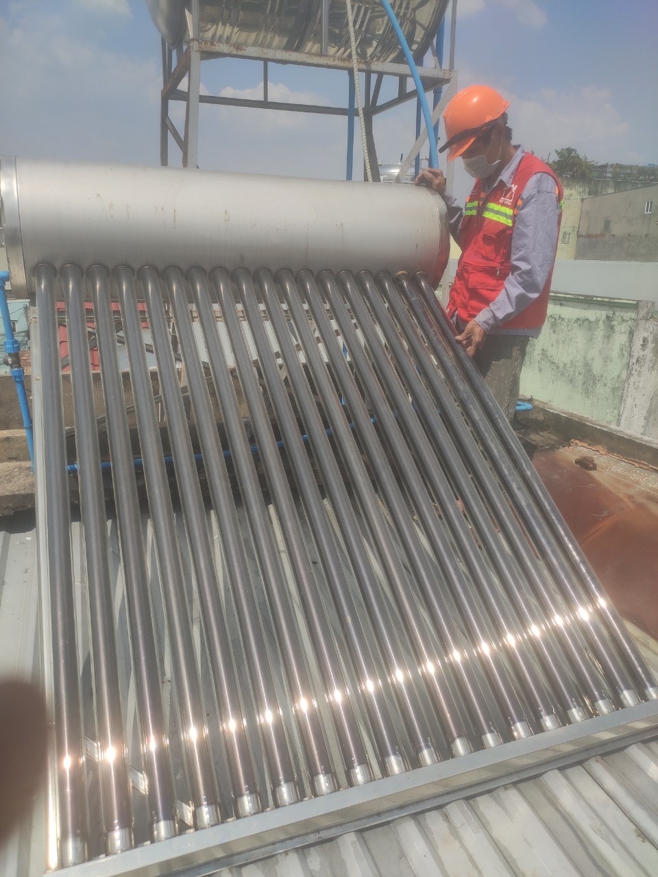 Sửa máy nước nóng năng lượng mặt trời